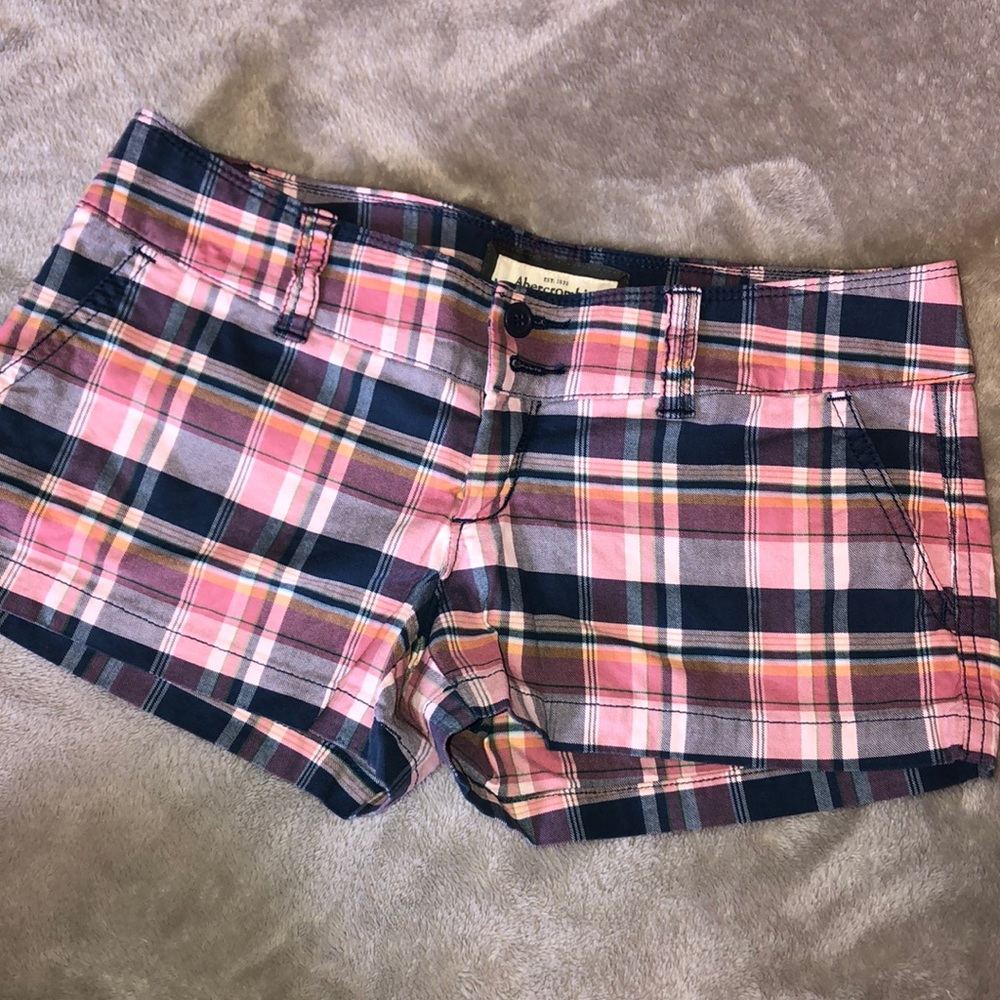 Super cute pink/navy plaid short shorts (A&F)
